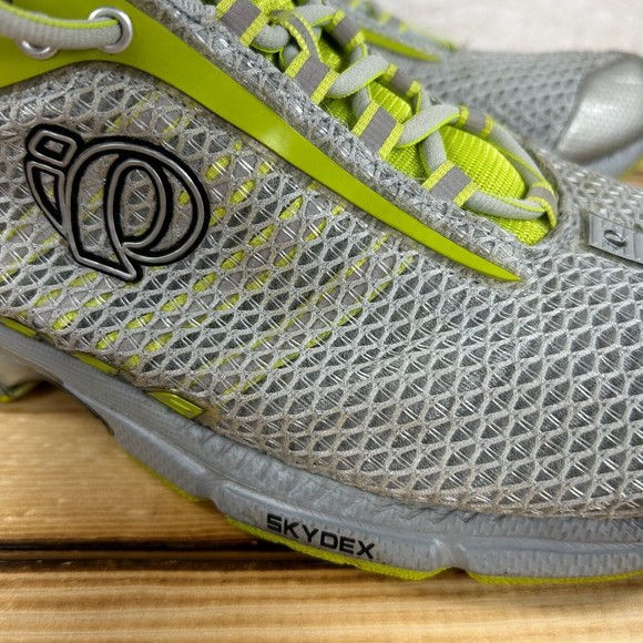 Pearl Izumi Womens Size 8.5 Running Shoes Streak SL Run Like an Animal Silver - Picture 9 of 12